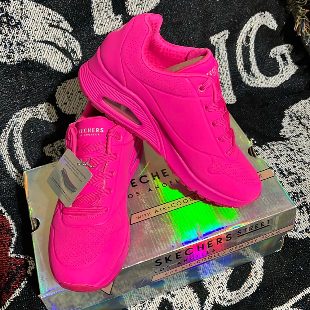 Skechers St., Los Angeles with air cooled memory foam